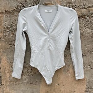 BABATON By Aritzia Contour Button Up Long Sleeve Bodysuit Blue Grey Sz Small